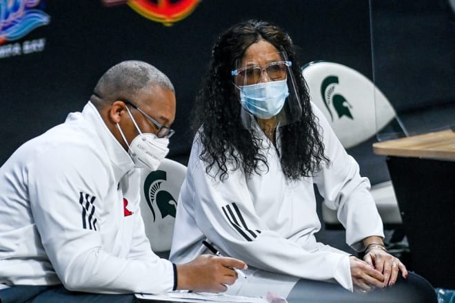 Rutgers' head coach C. Vivian Stringer, right, talks with associate head coach Tim Eatman during the second quarter on Wednesday, Feb. 24, 2021, at the Breslin Center in East Lansing.