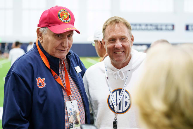 Freeze spends time with former Auburn letterman Dean Patterson.