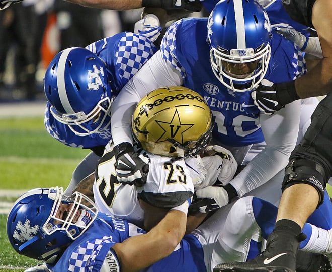 Kentucky and Vanderbilt will clash on Saturday at Kroger Field. 