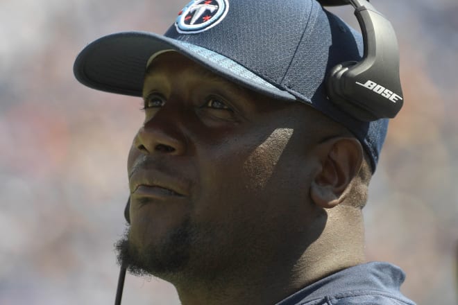 Tennessee Titans talk with Auburn's Tracy Rocker about becoming