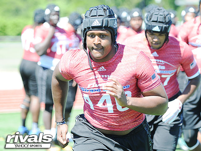 Anderson is rated as a four-star recruit, the No. 8 prospect in Tennessee, and the No. 27 strongside defensive end and No. 240 overall player nationally by Rivals.