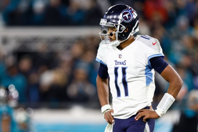 Tennessee Titans sign two more players to futures contracts