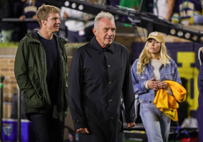 Joe Montana, QB of the 1977 national championship Irish team, made a rare appearance at Notre Dame Stadium on Saturday night.