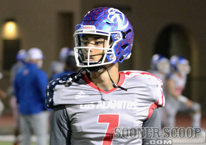  Los Alamitos (Calif.) High quarterback and Notre Dame Fighting Irish football recruiting target Malachi Nelson 