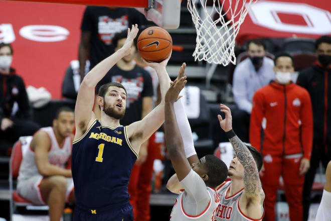 Hunter Dickinson was a major factor for the Wolverines in the second half.