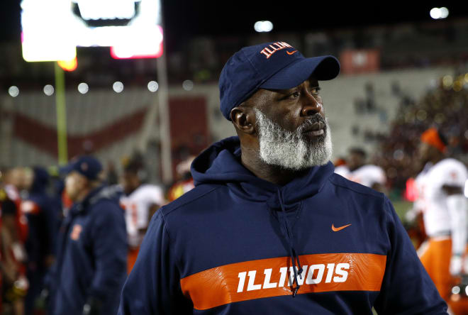 Illinois football head coach Lovie Smith and his team have started 0-2 in Big Ten play ... and it gets tougher Saturday with the Michigan Wolverines coming to town.