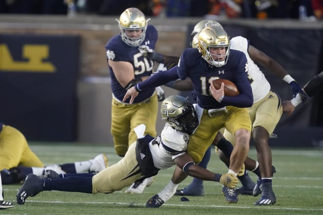 Notre Dame Fighting Irish football quarterback Tyler Buchner