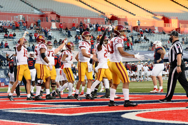 USC overcomes late deficit to improve to 2-0 with 34-30 win over