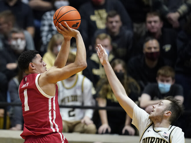 Johnny Davis scored two of his career-high 37 points in No.23 Wisconsin's first road victory over Purdue since 2014.