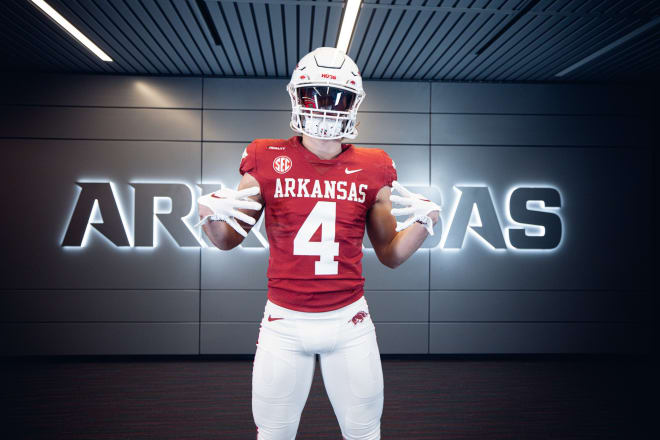 Transfer wide receiver Isaac TeSlaa committed to the Arkansas Razorbacks on Tuesday.