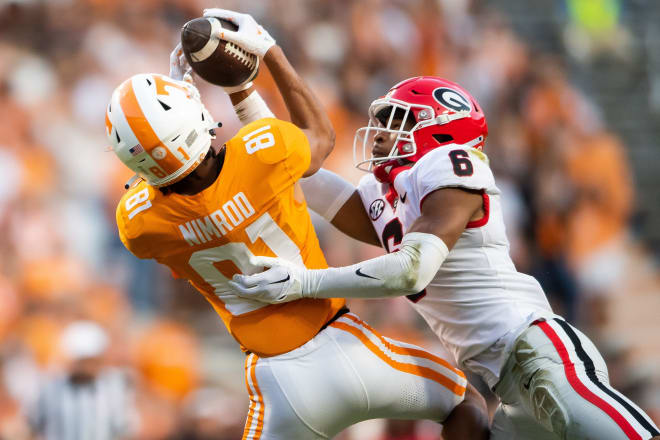 Tennessee wide receiver Chas Nimrod (81) catches a pass while defended by Georgia defensive back Daylen Everette (6) during a football game between Tennessee and Georgia at Neyland Stadium in Knoxville, Tenn., on Saturday, Nov. 18, 2023.
