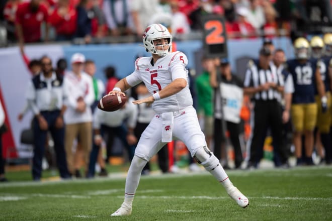 Wisconsin Badgers quarterback Graham Mertz