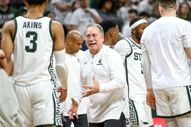 Tom Izzo talks to Jaden Akins during a game