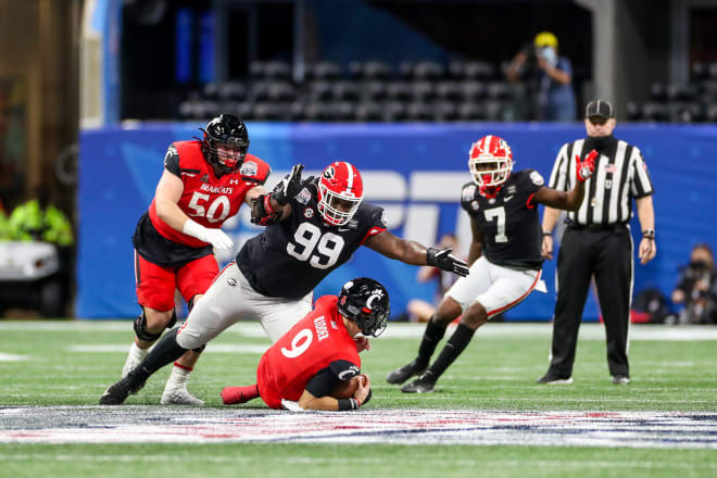 Jordan Davis closes in on Desmond Ridder during the Chick-fil-A Peach Bowl. (Chamberlain Smith/UGA Sports Communications)