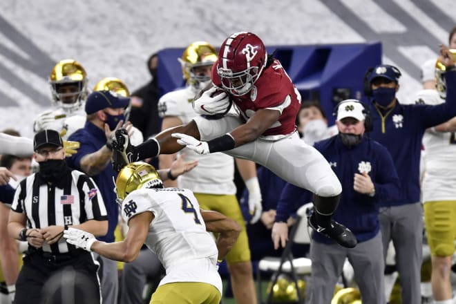 Alabama running back Najee Harris hurdles Notre Dame defensive back Nick McCloud during the Rose Bowl game. Photo | Getty Images 