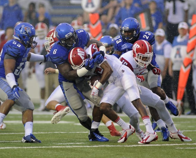 Memphis linebacker Genard Avery (6) recorded 53 tackles as a sophomore in 2015 despite missing the Tigers' final two games due to a wrist injury.