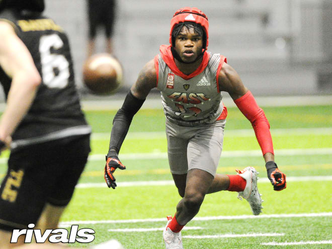 Top recruit Travis Hunter spurns Florida State to commit to Deion