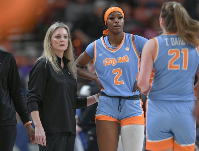 Tennessee lady store volunteers basketball