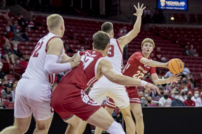 Steven Crowl (22) passes to Ben Carlson (red) during the annual Red/White Scrimmage in October 2021