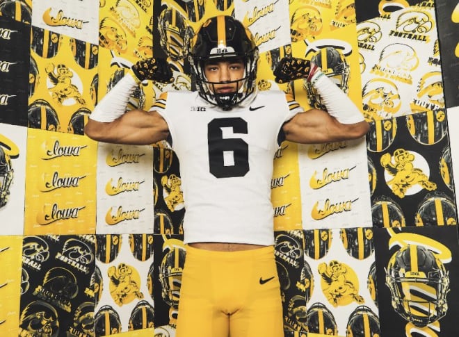Wide receiver Dayton Howard announced his commitment to the Iowa Hawkeyes today.