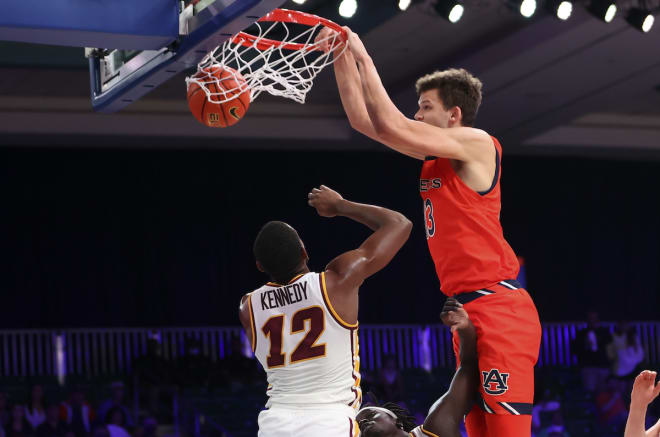 Walker Kessler posterizes a Loyola Chicago defender.