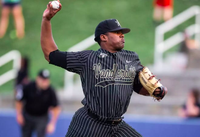 Vanderbilt Baseball on X: Black pinstripes making their debut at the Hawk!  #VandyBoys  / X