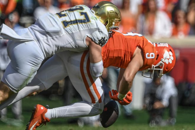 Here is the breakdown of snap counts for Notre Dame football in its loss at Clemson on Saturday. Two Notre Dame defenders played 100% of snaps.