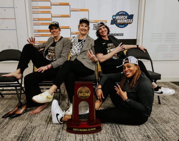 Iowa Vs Undefeated South Carolina In Final Four On Friday - Hawkeye Beacon