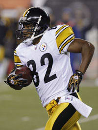 Punt returner Antwaan Randle El of the Pittsburgh Steelers runs by