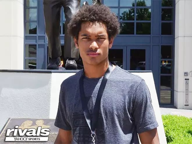 It's yet another boom for Ohio State as they have reeled in a commitment from five-star prospect Emeka Egbuka.