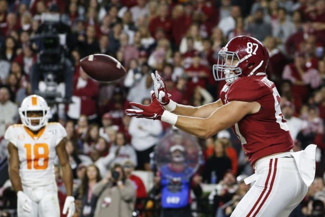 Alabama Crimson Tide tight end Miller Forristall (87) catches a pass for a touchdown during the second half of an NCAA football game against the Tennessee Volunteers at Bryant-Denny Stadium. Photo | Imagn