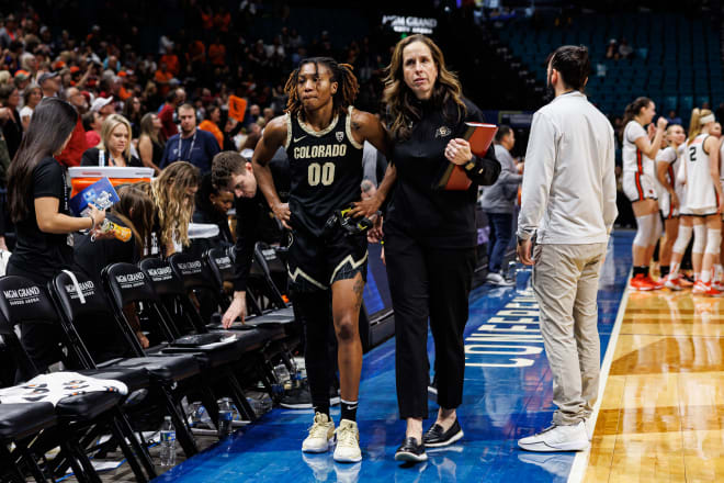Jaylyn Sherrod (00) and JR Payne will have to regroup before the NCAA Tournament