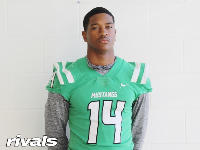 Notre Dame football expects to host 2026 DE target Rodney Dunham, pictured above, in April. Dunham is a four-star per Rivals.