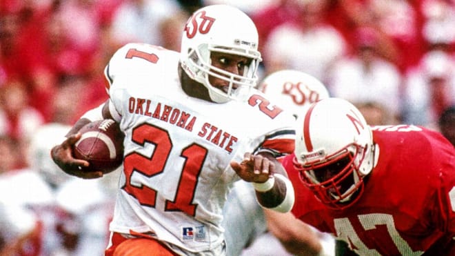 After Thurman Thomas in 1987, Barry Sanders won the Heisman Trophy in 1988. 