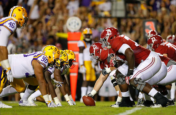 BATON ROUGE, LA - NOVEMBER 05: The Alabama Crimson Tide offense lines up against the LSU Tigers defense at Tiger Stadium on November 5, 2016 in Baton Rouge, Louisiana. (Photo by Kevin C. Cox/Getty Images)