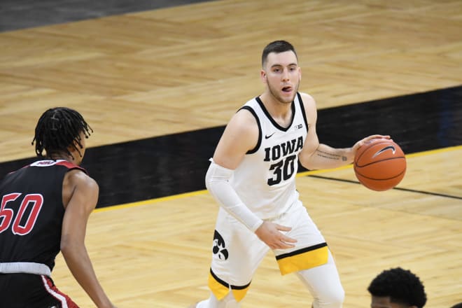 Connor McCaffery and Jordan Bohannon set the example of unselfish play. 