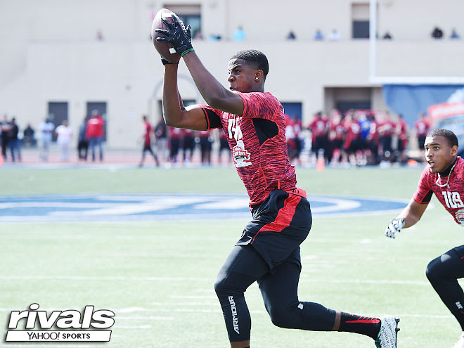 Camren McDonald catching a pass in one-on-one's at the Rivals Camp Series