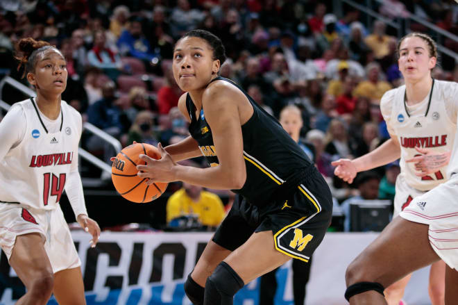 COLLEGE PARK, GA – MAY 28: Atlanta forward Naz Hillmon (00) drives to the  basket during the WNBA game between the Indiana Fever and the Atlanta Dream  on May 28th, 2023 at