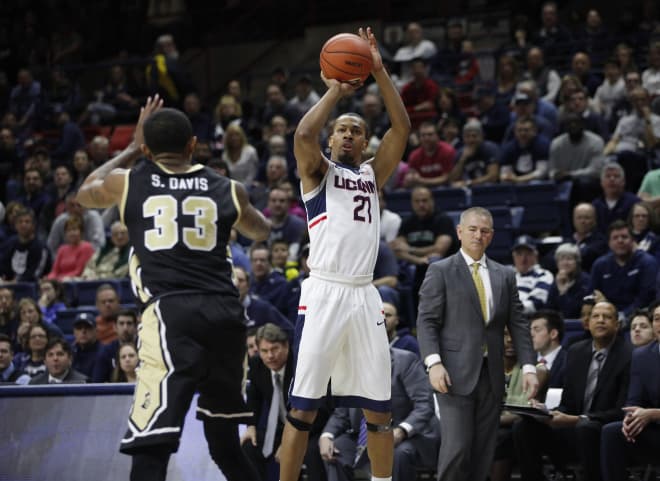 Omar Calhoun finished with six points in his final home regular season game.