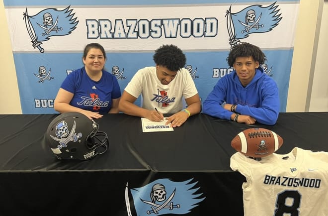 Clute (TX) Brazoswood DE Vontroy Malone signs his letter of intent with Tulsa.