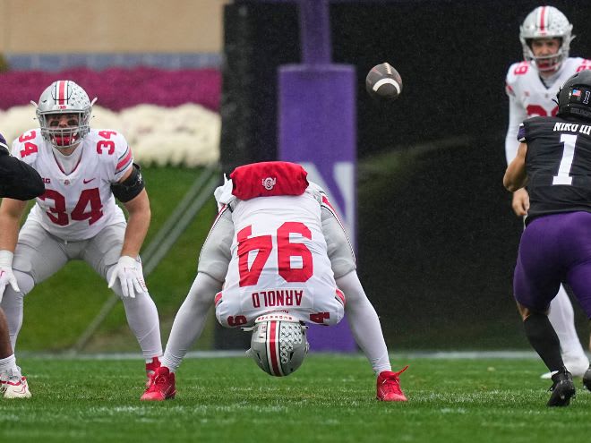 Mason Arnold snaps the ball on a punting play for Ohio State