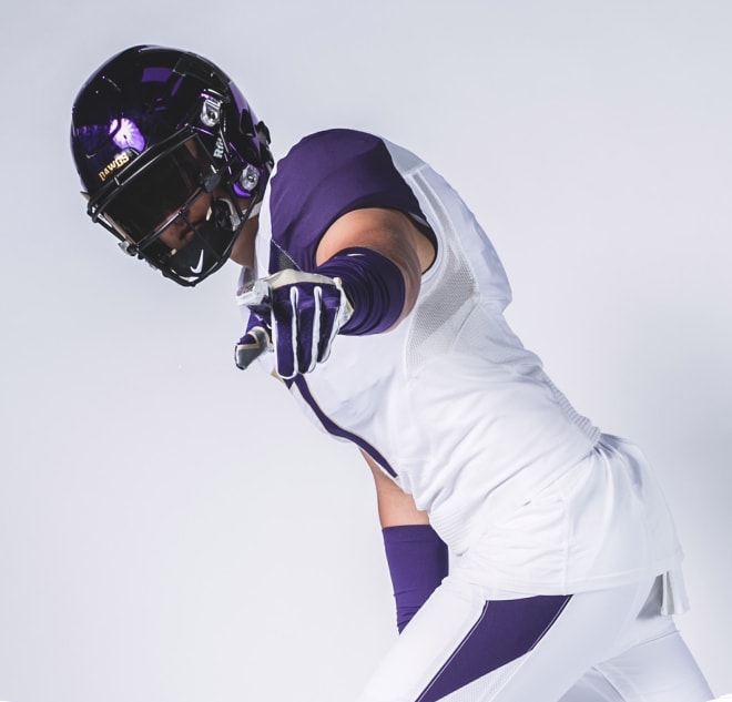 2020 four-star Grand Junction (Colo.) tight end Kole Taylor posing on his official visit to Washington.