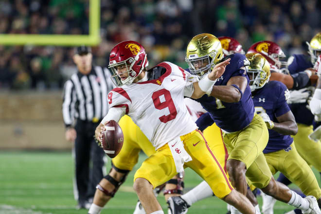 Notre Dame junior defensive end Isaiah Foskey had two sacks against USC this year.