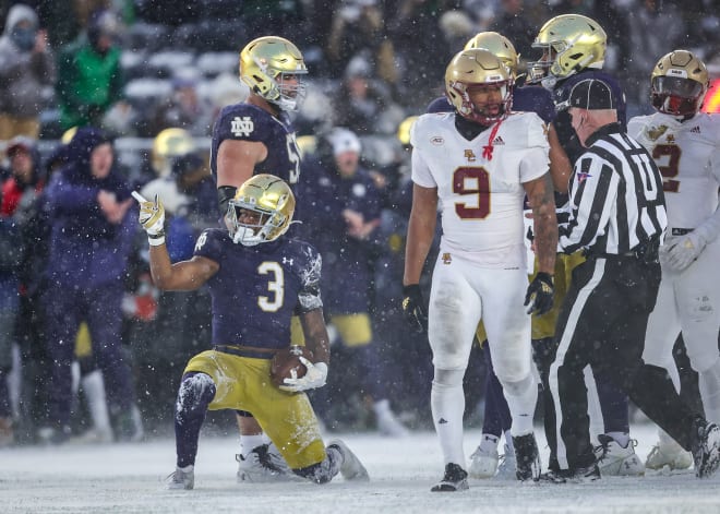 Notre Dame running back Logan Diggs (3) played well in the snow.
