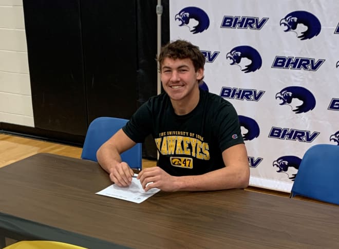 In-state linebacker Landyn Van Kekerix signed with the Iowa Hawkeyes today.