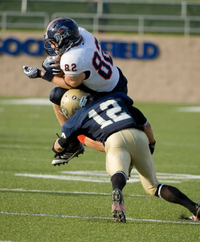 UTSA and UC Davis met on October 15, 2011 with both teams entering the game on two-game losing streaks.