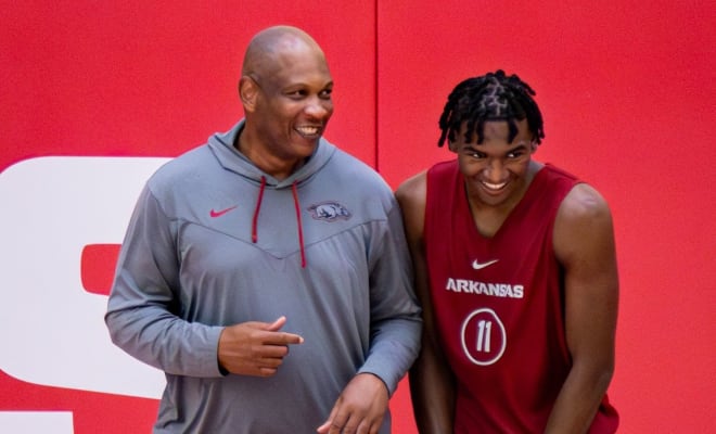 Arkansas assistant coach Kenny Payne and freshman forward Karter Knox.