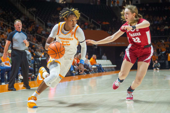 Tennessee has dominated SEC play thanks to player like Jordan Horston (25).