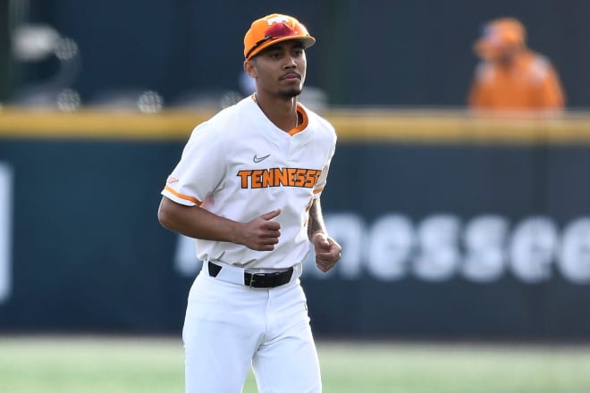 Tennessee SS Maui Ahuna Talks Waiting to Get Eligible, Settling Into Season  