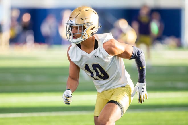 Notre Dame Fighting Irish football graduate student linebacker Isaiah Pryor